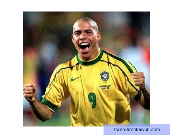 足球巨星榜单持续更新，球员表现备受关注，全球热议荣誉与成就。